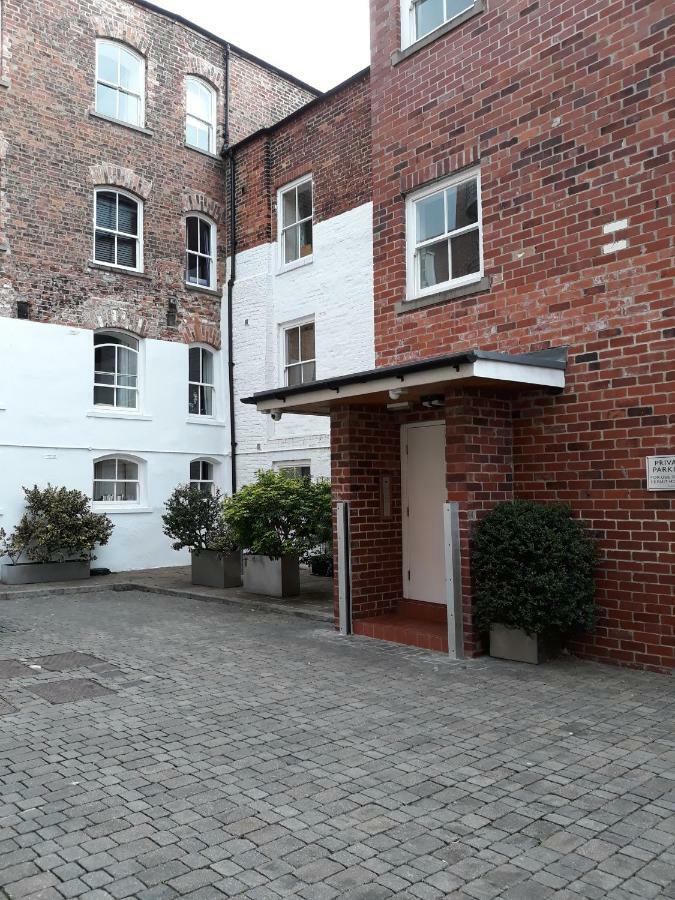 Riverside Apartment York Bagian luar foto